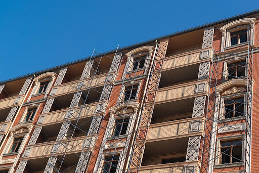 Altbau sanieren, dann einrichten: Warum Bauplanung und Möbelwahl zusammengehören