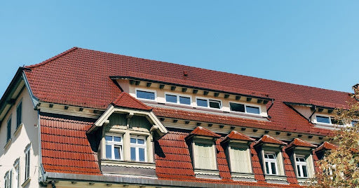 Dachsanierung planen: Was am Bestand geklärt sein sollte, bevor der Innenraum folgt