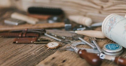 Individuelle Handwerkslösungen fürs Zuhause: Vom maßgefertigten Tisch bis zum Dach