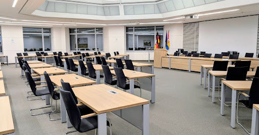 Lehrertische für digitale Lernräume: Funktionen und Ausstattung passend planen