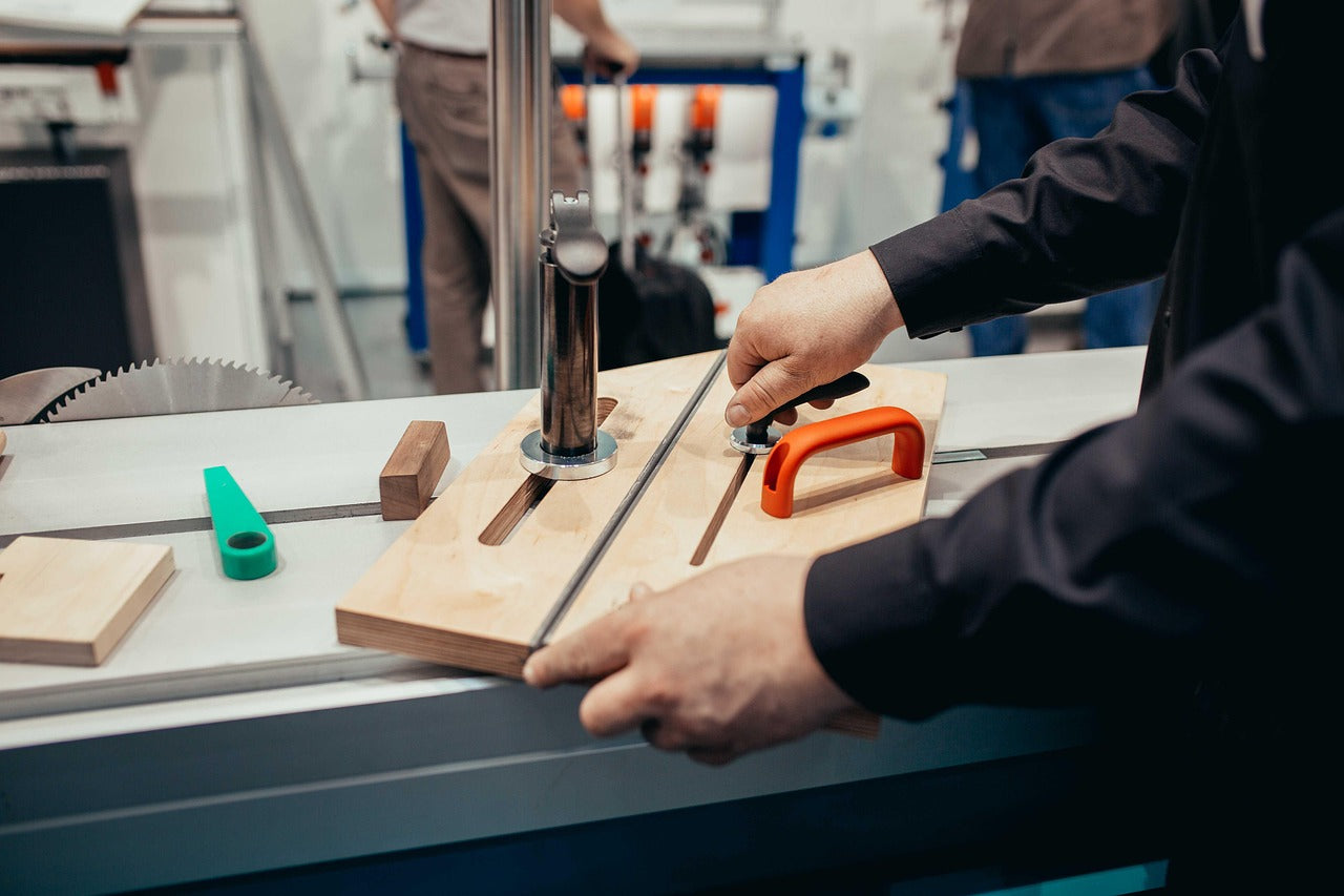 Maßmöbel vom Schreiner – woran erkennt man echte Qualität?