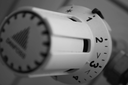 Mehr als nur Wärme – Wie moderne Heiztechnik Freiräume für Ihr Interior Design schafft