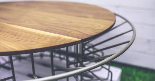 Tischplatten nach Maß planen: Worauf es bei Material, Form und Alltagstauglichkeit ankommt