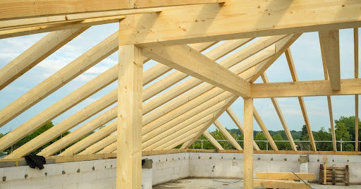 Zimmerei aus München für Ihr Haus: Worauf es bei Holzbau, Dach und Modernisierung wirklich ankommt